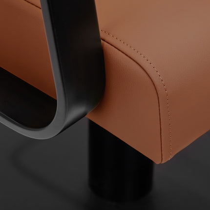 Gabbiano Porto juodai oranžinė kirpėjo kėdė