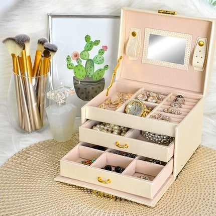 BeautyKit smėlio atspalvio dėžutė papuošalams – modernaus dizaino interjero detalė kosmetologijos kabinetui