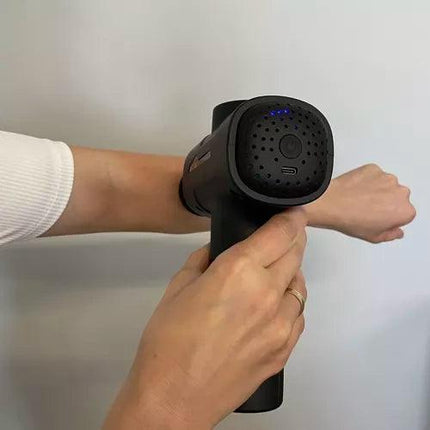 Raumenų masažuoklis-pistoletas MALATEC + 8 antgaliai - Beauty Kit