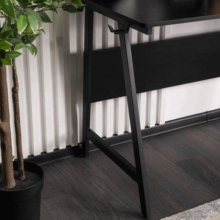 Stalas ROLL – juodas 138,5 cm - Beauty Kit